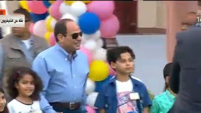 الرئيس السيسي يرحب بأبناء الشهداء: 