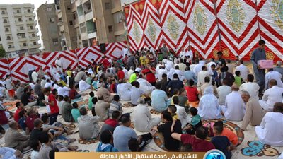 تكبيرات عيد الفطر تتعالى في ساحة مسجد الهدى بالسويس (فيديو وصور)