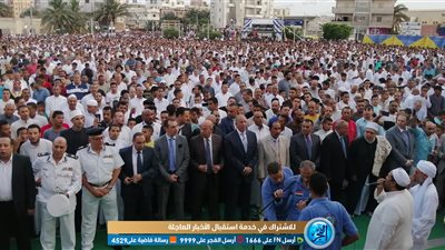 محافظ البحر الأحمر يؤدي صلاة عيد الفطر المبارك بساحة مسجد الميناء (فيديو وصور) 