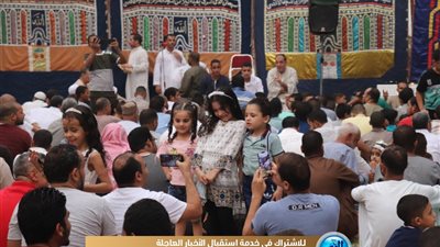 الآلاف من أبناء محافظة قنا يؤدون صلاة عيد الفطر (صور)