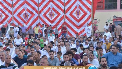 محافظ أسيوط يؤدي صلاة عيد الفطر وسط آلاف المواطنين بساحة أرض الملاعب (فيديو وصور)