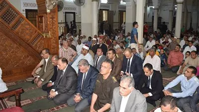 محافظ الفيوم ومدير الأمن يؤديان صلاة عيد الفطر المبارك بمسجد ناصر الكبير (صور) 