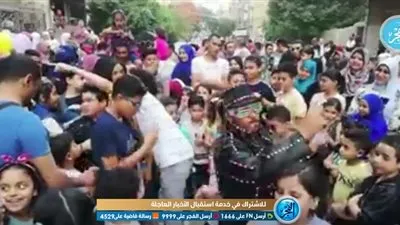 وسط فرحة عارمة.. أهالي الفيوم يلتقطون السيلفى مع المحافظ (صور) 