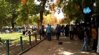 إقبال كبير على حديقة الحيوان في أول أيام العيد (فيديو) 