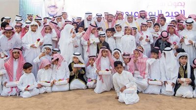 أمير القصيم ‪يزور الأطفال الأيتام ويهنئهم بعيد الفطر‬‬‬