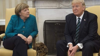ميركل وترامب يبحثان الوضع في ليبيا