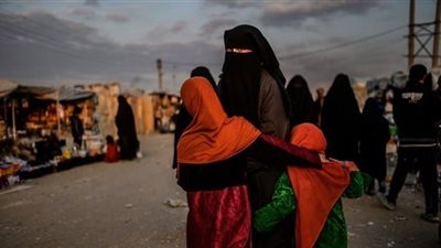 أكراد سوريا يسلمون واشنطن أمريكيتين و6 أطفال