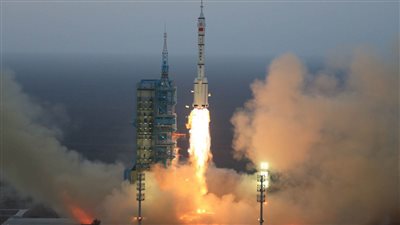 لأول مرة.. الصين تطلق صاروخًا فضائيًا من البحر