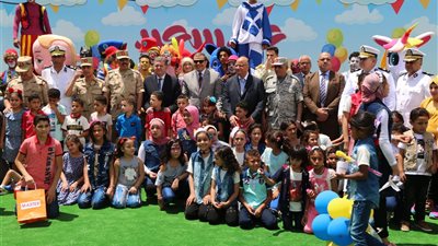 محافظ القاهرة يلتقي أسر شهداء الوطن ويشاركهم احتفالات عيد الفطر‎