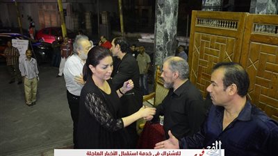 وفاء عامر تؤدي واجب العزاء في محمد نجم بعمر مكرم (صور)