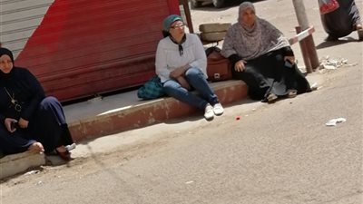 أولياء أمور طلاب الثانوية العامة بالغردقة: لا نملك سوى الدعاء لأبنائنا (صور) 