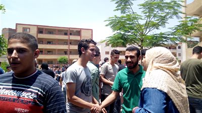 فرحة على وجه طلاب الثانوية العامة من امتحان اللغة العربية بالغربية