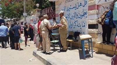 ابتسامة وفرحة على وجوة طلاب الثانوية العامة بالفيوم.. والأمتحان سهل بنسبة 90% (فيديو وصور)