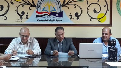 ضبط طالبة تصور امتحان العربي وتنشره عبر الإنترنت بدمياط 