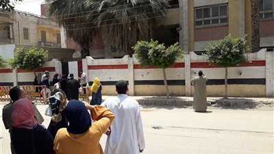 اللغة العربية ترسم البهجة على وجوة طلاب الثانوية العامة في الغربية 