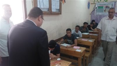 محافظ الإسكندرية يتفقد انتظام سير امتحانات الثانوية العامة بالمدارس 