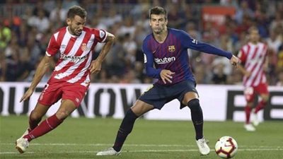 على طريقة بواتينج.. مهاجم عجوز يقترب من برشلونة