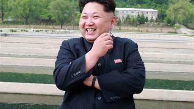 زعيم كوريا الشمالية يعدم جنرالا بإلقائه في حوض أسماك مفترسة (صور) 