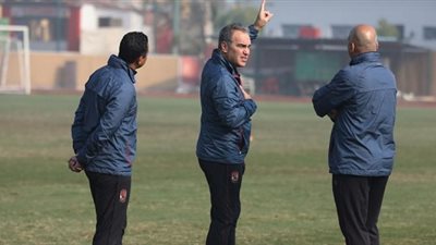 مارتن لاسارتي يشعل أزمة في الأهلي