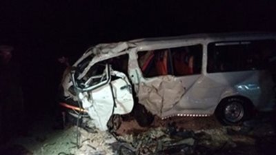 إصابة 12 شخصًا في حادث انقلاب ميكروباص على طريق السويس - الإسماعيلية 