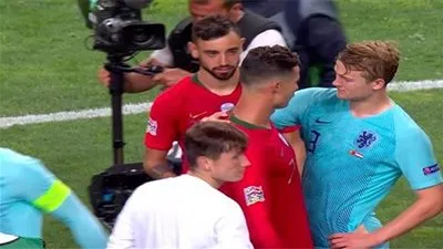 كريستيانو رونالدو يطلب ضم مدافع هولندا على الهواء