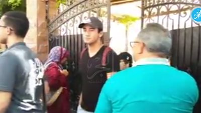 خروج طلاب الثانوية العامة بعد أداء امتحاني الاقتصاد والإحصاء (فيديو)