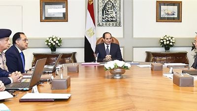 تفاصيل اجتماع الرئيس السيسي مع 