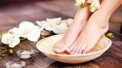 طريقة تحضير مقشرات الملح للعناية بالقدمين .. جربيها