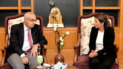 جامعة المنصورة تبحث تفاصيل التعاون مع برنامج دعم وتطوير التعليم الفني والتدريب المهنية