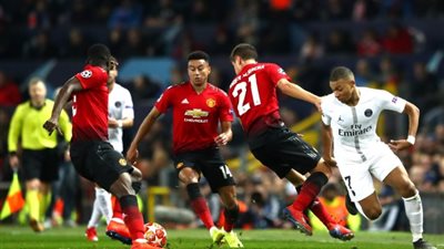 مانشستر يونايتد يتفوق على باريس في سباق التعاقد مع حارس مرمى عملاق