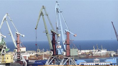 قتلى وجرحى بانفجار ناقلة بحرية في ميناء نفطي بروسيا 