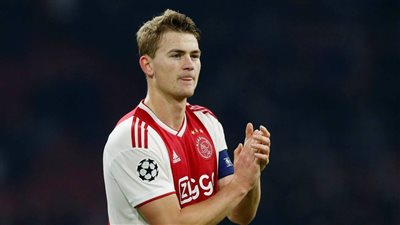 دي ليخت: لا أخشى المنافسة في برشلونة