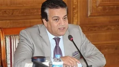 وزير التعليم العالي يستعرض تقريرًا حول أنشطة المركز القومي للبحوث 