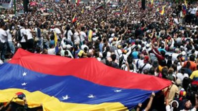 العاملون بقطاع الصحة فى فنزويلا ينظمون احتجاجا بعد نقص الأدوية