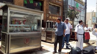 السكرتير العام يقود حملة إزالة الاشغالات بمحيط ستاد السويس (صور)