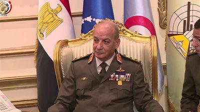 وزير الدفاع ورئيس الأركان يلتقيان قائد القيادة المركزية الأمريكية