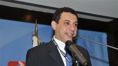 مسئول أمنى لبناني: سجين طهران نزار زكا يعود اليوم إلى بيروت