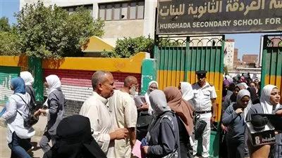 تعزيزات أمنية بمحيط لجان الثانوية العامة بالبحر الأحمر (صور) 