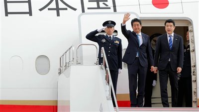 رئيس الوزراء الياباني إلى إيران لتخفيف التوتر بالمنطقة