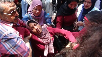 انهيارات وإغماء في صفوف طالبات الثانوية العامة بمدرسة المنيرة (صور)