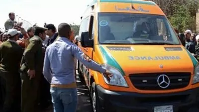 إصابة 3 أشخاص في حادث انقلاب سيارة 