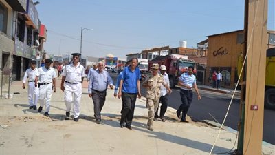 السكرتير العام يتفقد أعمال الرصف والتجميل داخل وخارج ستاد السويس (صور)