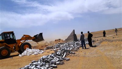 إزالات فورية لحالات التعدى على أملاك الدولة بمدينة دراو بأسوان