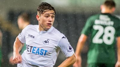 رسميًا.. يونايتد يعلن التعاقد مع لاعب سوانزي