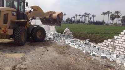 إزالة حالة تعدي على أرض زراعية بكفر سعد دمياط 