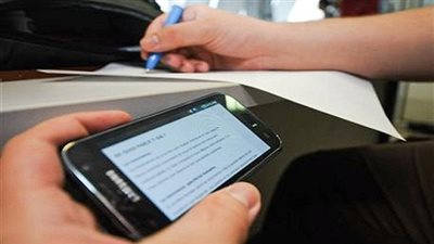 شاهد.. أغرب عملية غش لطالب ثانوية (فيديو)