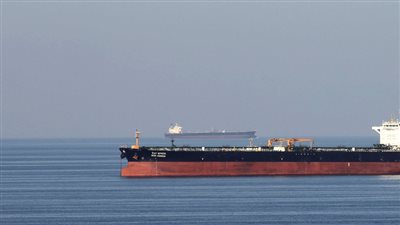 مصادر عمانية: انفجاران كبيران استهدفا ناقلتي نفط في بحر عمان