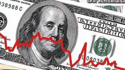 خبير مصرفي يكشف أسباب انخفاض سعر الدولار.. ومفاجأة الفترة المقبلة