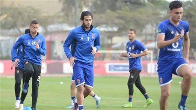 الأهلي يتحفظ على احتراف مهاجمه ويعيره محليًا