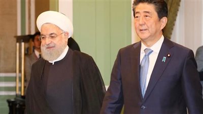 رئيس الوزراء الياباني بعد مغادرته طهران: مستمرون بالوساطة